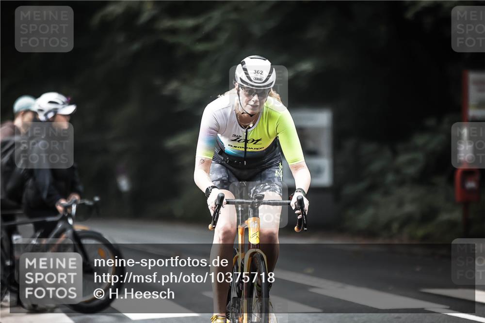 13.09.2026 - Stadtparktriathlon H.Heesch http://msf.ph/oto/10375718 13.09.2026 10:56:49 Radfahren 362, 376, 443 meine-sportfotos.de