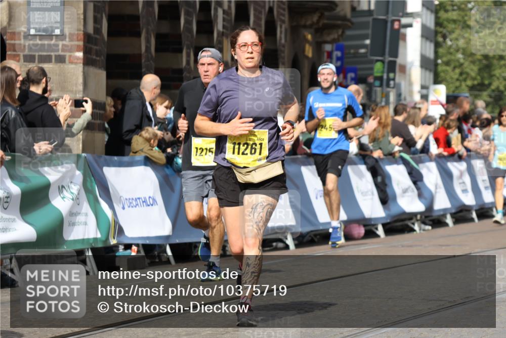 13.09.2026 - 21. swb-Marathon Bremen Strokosch-Dieckow http://msf.ph/oto/10375719 13.09.2026 11:02:46 Ziel 10153, 10154, 10273, 10274, 10278, 10331, 10338, 10738, 10885, 10915, 10943, 11137, 11505, 11508, 11526, 11554, 11853, 11886, 11890, 11945, 12169, 12252, 12489, 10185, 10296, 10633, 10731, 10954, 10955, 11107, 11313, 11564, 11697, 11719, 11730, 11785, 12071, 12247, 12448, 12465 meine-sportfotos.de