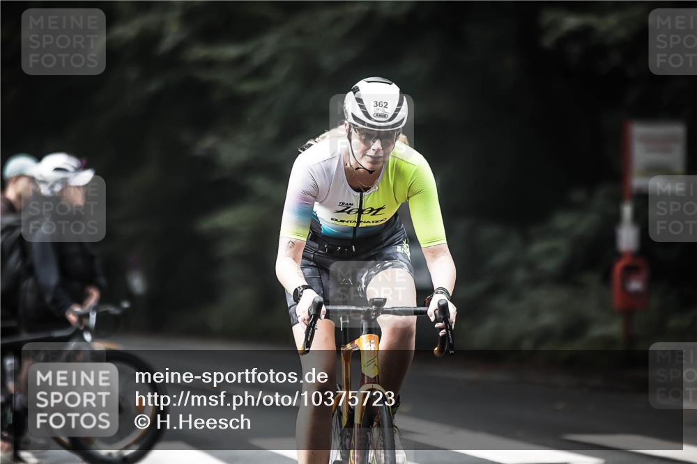 13.09.2026 - Stadtparktriathlon H.Heesch http://msf.ph/oto/10375723 13.09.2026 10:56:49 Radfahren 362, 376, 443 meine-sportfotos.de