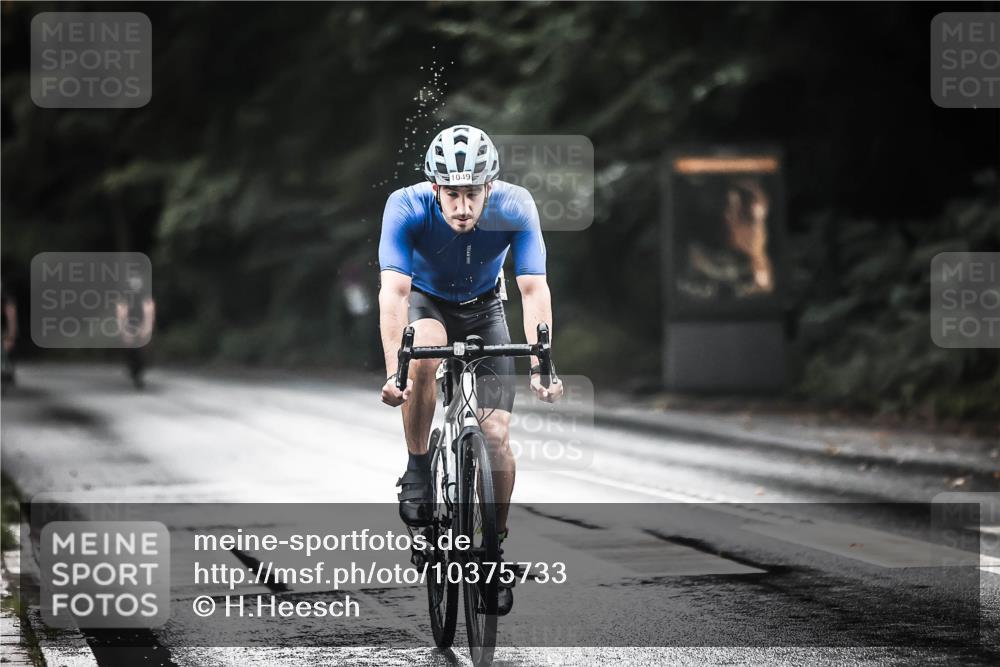 13.09.2026 - Stadtparktriathlon H.Heesch http://msf.ph/oto/10375733 13.09.2026 12:14:53 Radfahren 888, 971, 1049, 1121 meine-sportfotos.de