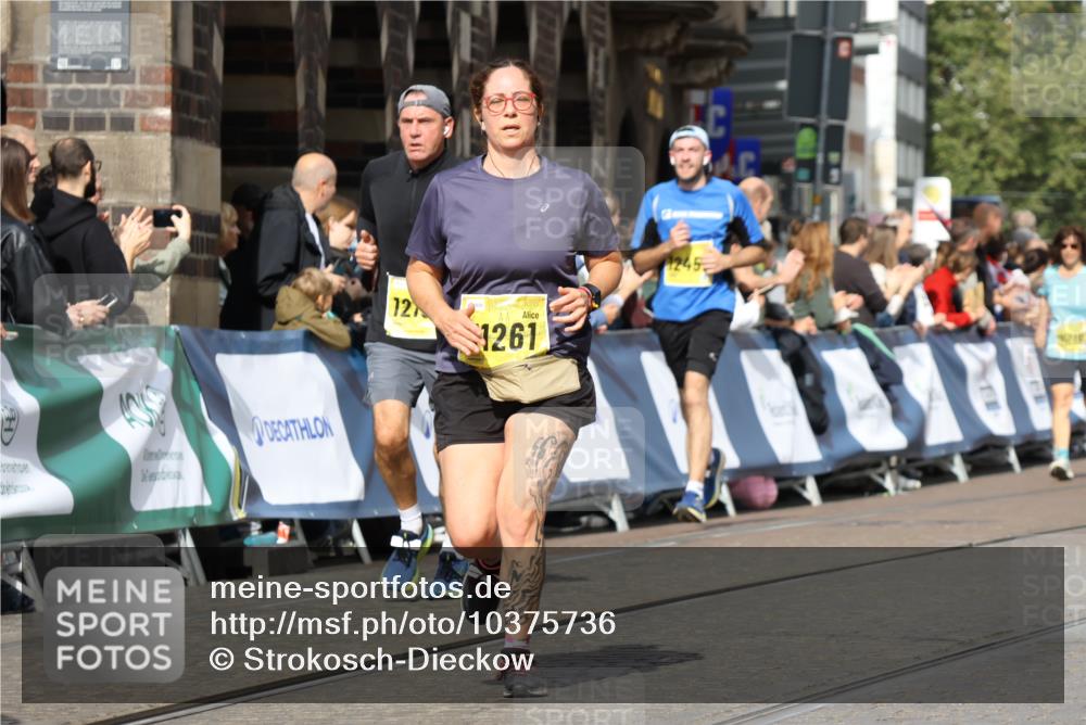 13.09.2026 - 21. swb-Marathon Bremen Strokosch-Dieckow http://msf.ph/oto/10375736 13.09.2026 11:02:46 Ziel 10153, 10154, 10273, 10274, 10278, 10331, 10338, 10738, 10885, 10915, 10943, 11137, 11505, 11508, 11526, 11554, 11853, 11886, 11890, 11945, 12169, 12252, 12489, 10185, 10296, 10633, 10731, 10954, 10955, 11107, 11313, 11564, 11697, 11719, 11730, 11785, 12071, 12247, 12448, 12465 meine-sportfotos.de