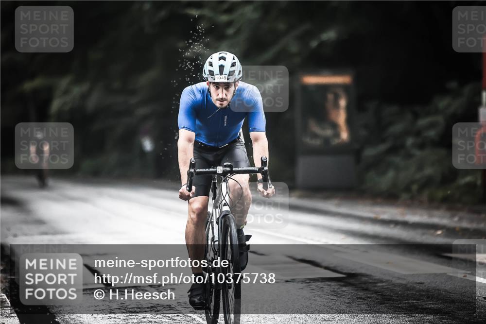13.09.2026 - Stadtparktriathlon H.Heesch http://msf.ph/oto/10375738 13.09.2026 12:14:53 Radfahren 888, 971, 1049, 1121 meine-sportfotos.de