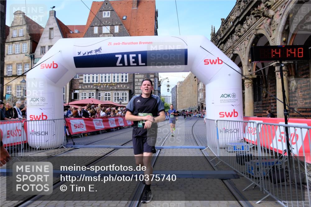 13.09.2026 - 21. swb-Marathon Bremen Tim E. http://msf.ph/oto/10375740 13.09.2026 13:12:10 Ziel 493, 826, 863, 2444, 3336, 4368, 4651, 4698, 5521, 5585, 5893, 6059, 6668, 8996, 9398, 13055 meine-sportfotos.de