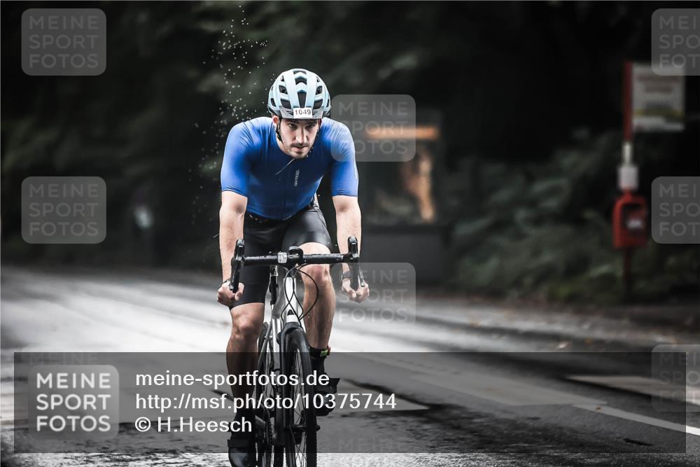13.09.2026 - Stadtparktriathlon H.Heesch http://msf.ph/oto/10375744 13.09.2026 12:14:53 Radfahren 888, 971, 1049, 1121 meine-sportfotos.de
