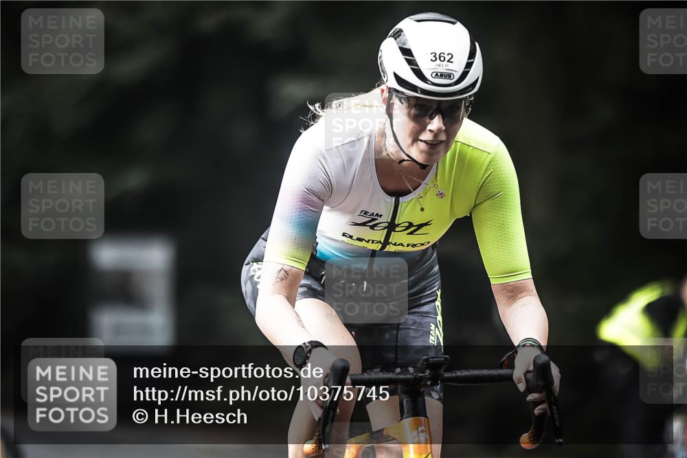 13.09.2026 - Stadtparktriathlon H.Heesch http://msf.ph/oto/10375745 13.09.2026 10:56:49 Radfahren 362, 376, 443 meine-sportfotos.de