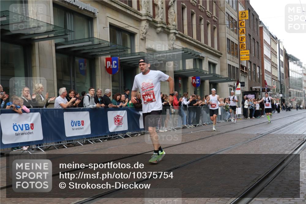 13.09.2026 - 21. swb-Marathon Bremen Strokosch-Dieckow http://msf.ph/oto/10375754 13.09.2026 12:29:09 Ziel 821, 1651, 317, 608, 796, 1046 meine-sportfotos.de