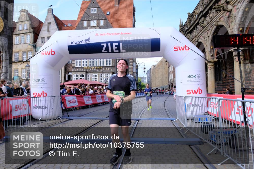 13.09.2026 - 21. swb-Marathon Bremen Tim E. http://msf.ph/oto/10375755 13.09.2026 13:12:10 Ziel 493, 826, 863, 2444, 3336, 4368, 4651, 4698, 5521, 5585, 5893, 6059, 6668, 8996, 9398, 13055 meine-sportfotos.de