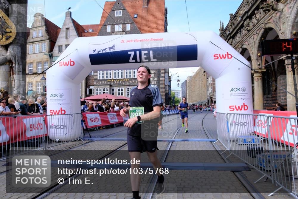 13.09.2026 - 21. swb-Marathon Bremen Tim E. http://msf.ph/oto/10375768 13.09.2026 13:12:11 Ziel 493, 826, 863, 2444, 3336, 4368, 4651, 4698, 5521, 5585, 5893, 6668, 8996, 9398, 13055 meine-sportfotos.de