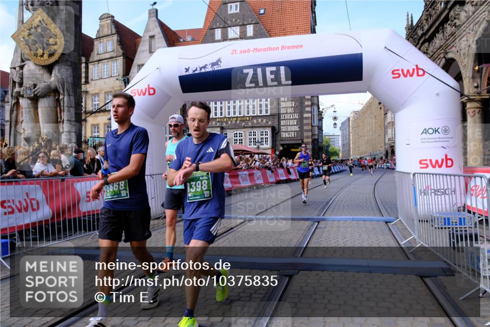 13.09.2026 - 21. swb-Marathon Bremen Tim E. http://msf.ph/oto/10375835 13.09.2026 13:12:14 Ziel 493, 826, 863, 2444, 2820, 3336, 3703, 4283, 4368, 4651, 4698, 5521, 5893, 6668, 7621, 8996, 9398 meine-sportfotos.de