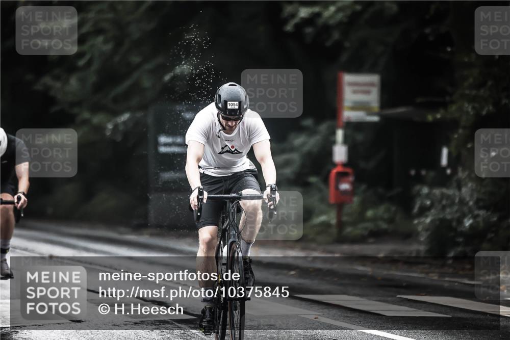 13.09.2026 - Stadtparktriathlon H.Heesch http://msf.ph/oto/10375845 13.09.2026 12:15:13 Radfahren 884, 922, 983, 1006, 1050, 1054 meine-sportfotos.de