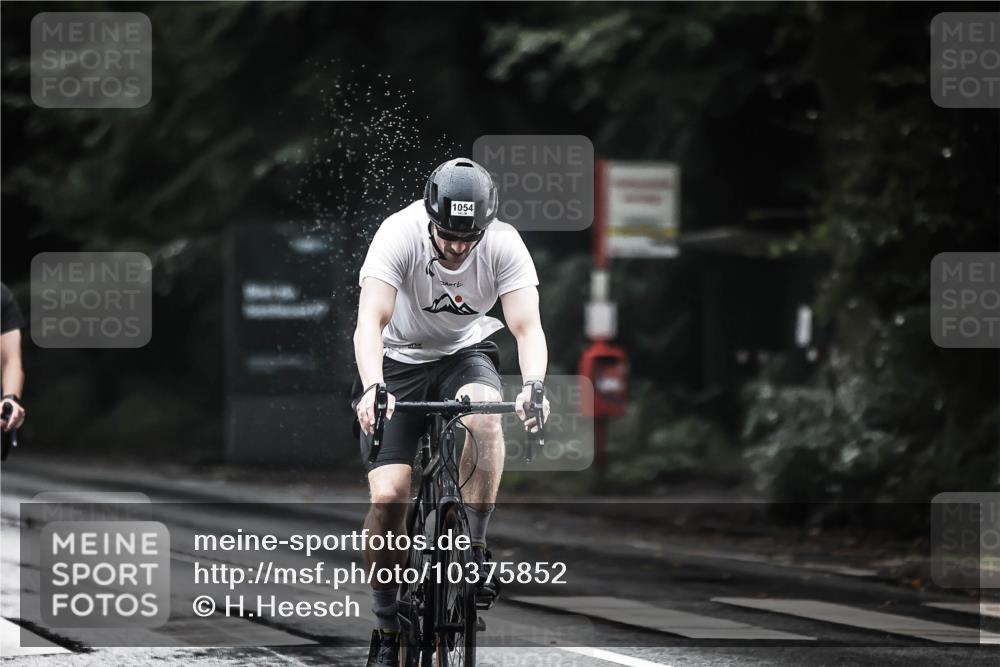 13.09.2026 - Stadtparktriathlon H.Heesch http://msf.ph/oto/10375852 13.09.2026 12:15:13 Radfahren 884, 922, 983, 1006, 1050, 1054 meine-sportfotos.de