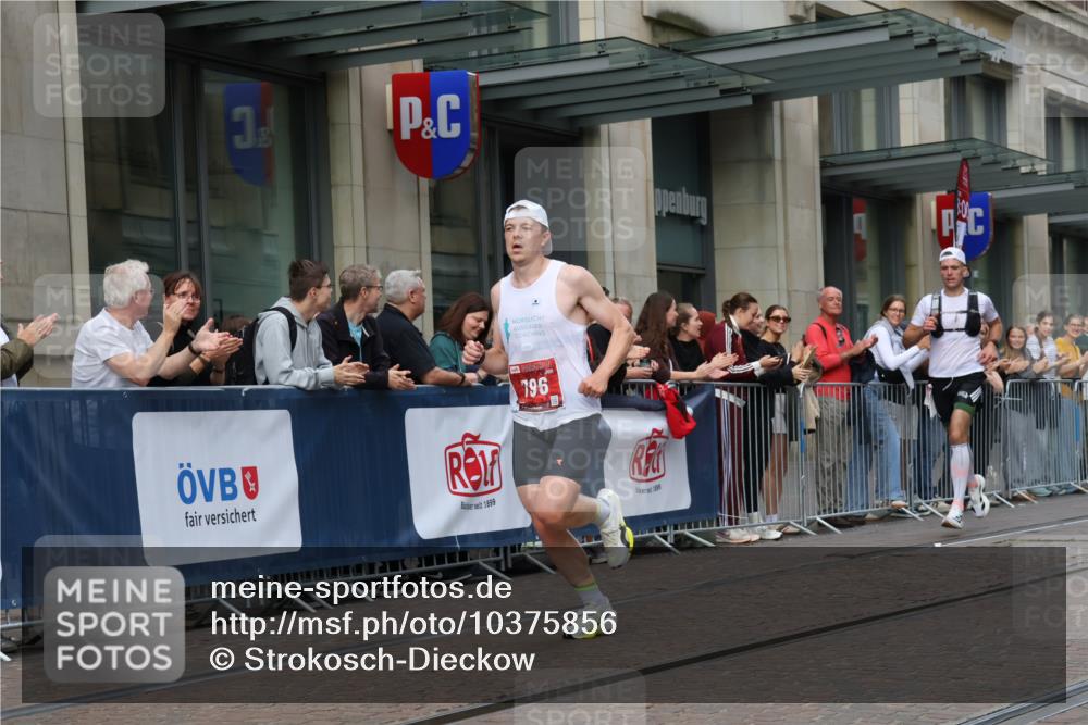 13.09.2026 - 21. swb-Marathon Bremen Strokosch-Dieckow http://msf.ph/oto/10375856 13.09.2026 12:29:11 Ziel 821, 1651, 317, 608, 796, 1046 meine-sportfotos.de