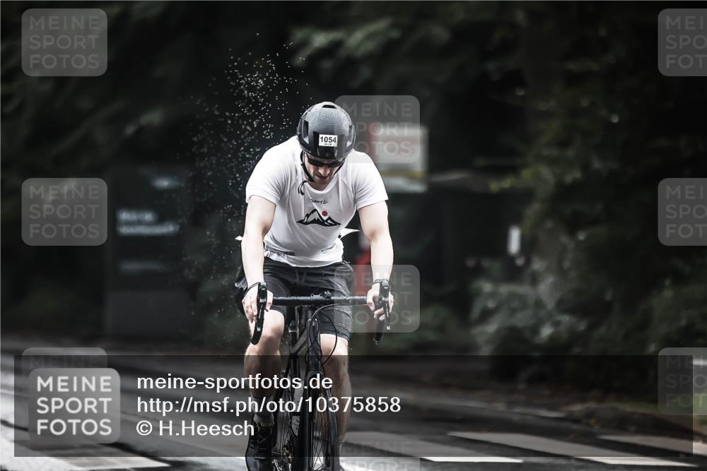13.09.2026 - Stadtparktriathlon H.Heesch http://msf.ph/oto/10375858 13.09.2026 12:15:13 Radfahren 884, 922, 983, 1006, 1050, 1054 meine-sportfotos.de