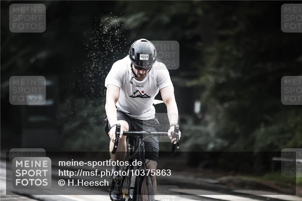 13.09.2026 - Stadtparktriathlon H.Heesch http://msf.ph/oto/10375863 13.09.2026 12:15:13 Radfahren 884, 922, 983, 1006, 1050, 1054 meine-sportfotos.de