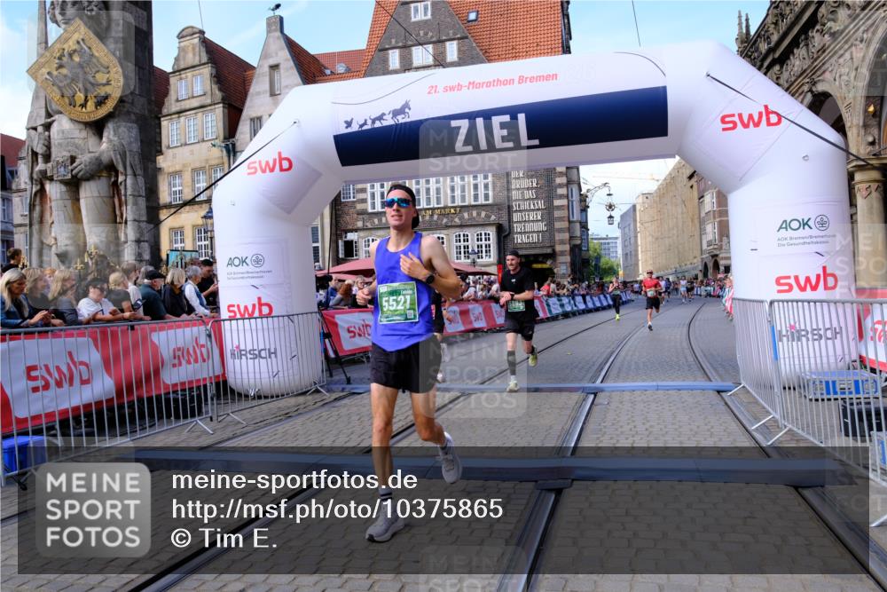 13.09.2026 - 21. swb-Marathon Bremen Tim E. http://msf.ph/oto/10375865 13.09.2026 13:12:16 Ziel 493, 826, 863, 2444, 2447, 2820, 3336, 3703, 4283, 4368, 4698, 5521, 5893, 6668, 6739, 7621, 9398 meine-sportfotos.de