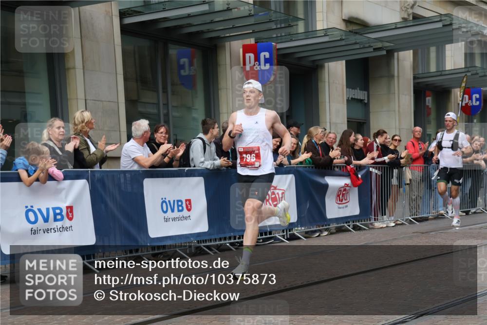 13.09.2026 - 21. swb-Marathon Bremen Strokosch-Dieckow http://msf.ph/oto/10375873 13.09.2026 12:29:11 Ziel 821, 1651, 317, 608, 796, 1046 meine-sportfotos.de