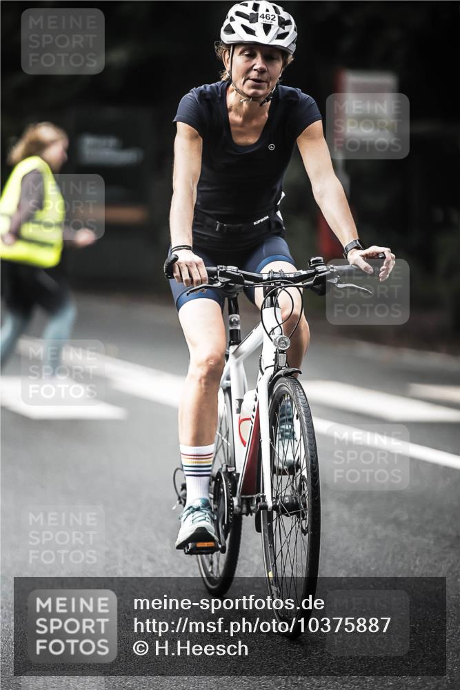 13.09.2026 - Stadtparktriathlon H.Heesch http://msf.ph/oto/10375887 13.09.2026 10:57:08 Radfahren 382, 415, 462, 480, 539, 540 meine-sportfotos.de