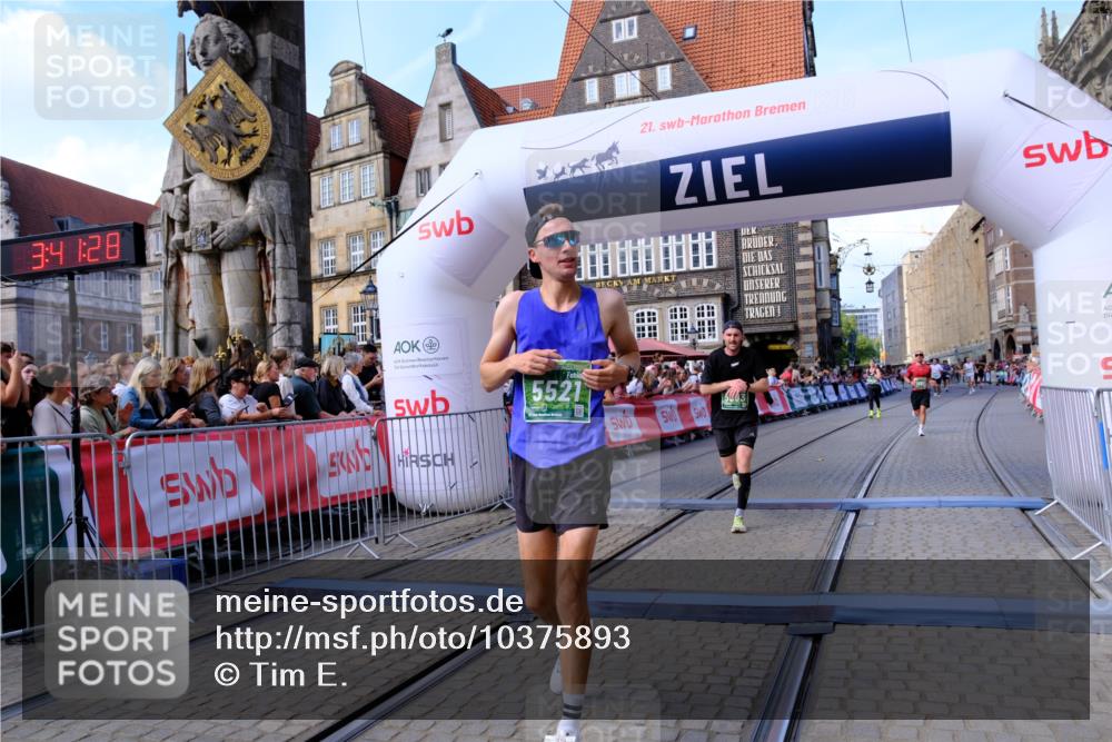 13.09.2026 - 21. swb-Marathon Bremen Tim E. http://msf.ph/oto/10375893 13.09.2026 13:12:17 Ziel 493, 826, 863, 2444, 2447, 2820, 3336, 3703, 4283, 4368, 4698, 5521, 5893, 6668, 6739, 7621, 9398 meine-sportfotos.de