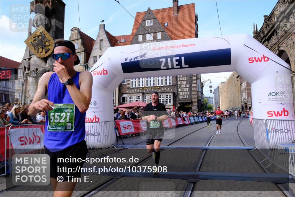 13.09.2026 - 21. swb-Marathon Bremen Tim E. http://msf.ph/oto/10375908 13.09.2026 13:12:17 Ziel 493, 826, 863, 2444, 2447, 2820, 3336, 3703, 4283, 4368, 4698, 5521, 5893, 6668, 6739, 7621, 9398 meine-sportfotos.de