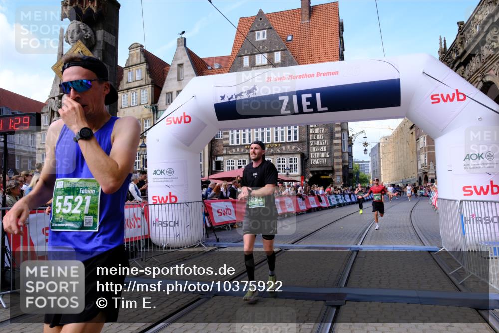 13.09.2026 - 21. swb-Marathon Bremen Tim E. http://msf.ph/oto/10375922 13.09.2026 13:12:17 Ziel 493, 826, 863, 2444, 2447, 2820, 3336, 3703, 4283, 4368, 4698, 5521, 5893, 6668, 6739, 7621, 9398 meine-sportfotos.de