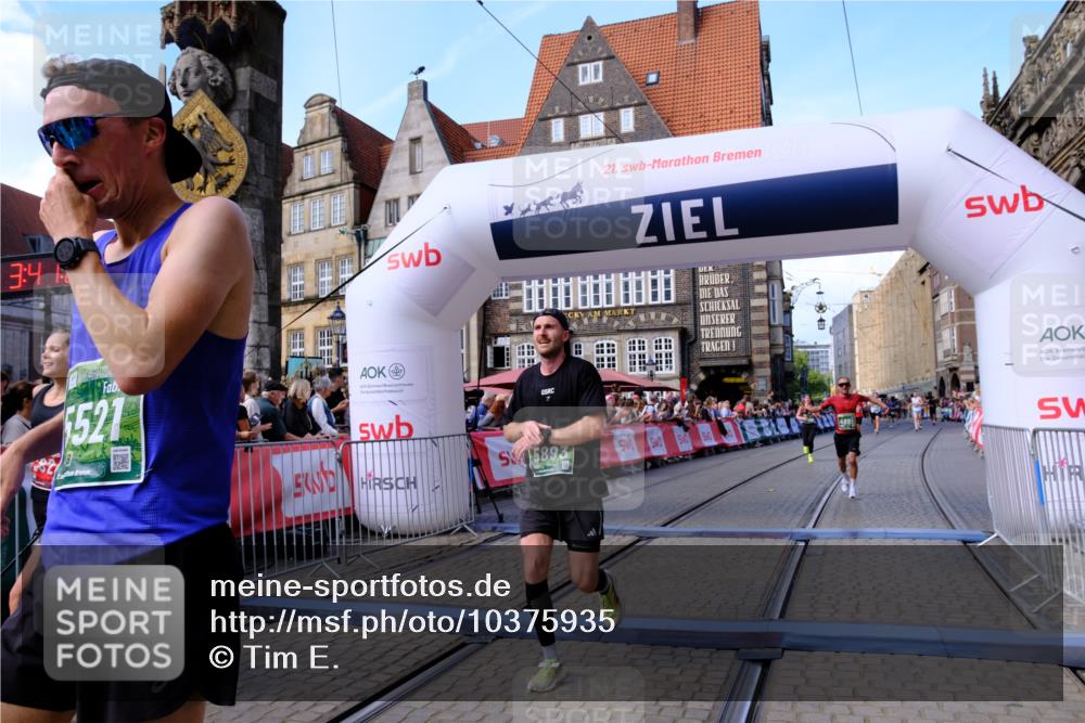 13.09.2026 - 21. swb-Marathon Bremen Tim E. http://msf.ph/oto/10375935 13.09.2026 13:12:18 Ziel 493, 826, 863, 2444, 2447, 2820, 3336, 3703, 4283, 4368, 4698, 5521, 5893, 5940, 6668, 6739, 7621, 9398 meine-sportfotos.de