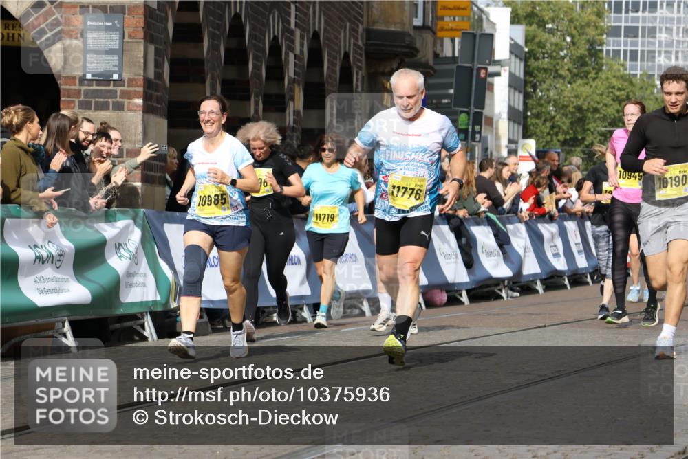 13.09.2026 - 21. swb-Marathon Bremen Strokosch-Dieckow http://msf.ph/oto/10375936 13.09.2026 11:02:51 Ziel 10153, 10154, 10273, 10274, 10278, 10338, 10738, 10885, 11137, 11261, 11505, 11508, 11526, 11554, 11662, 11890, 11945, 12154, 12169, 12252, 12429, 12489, 10185, 10715, 10731, 11095, 11313, 11697, 12421, 12432, 12448, 12465, 12483 meine-sportfotos.de