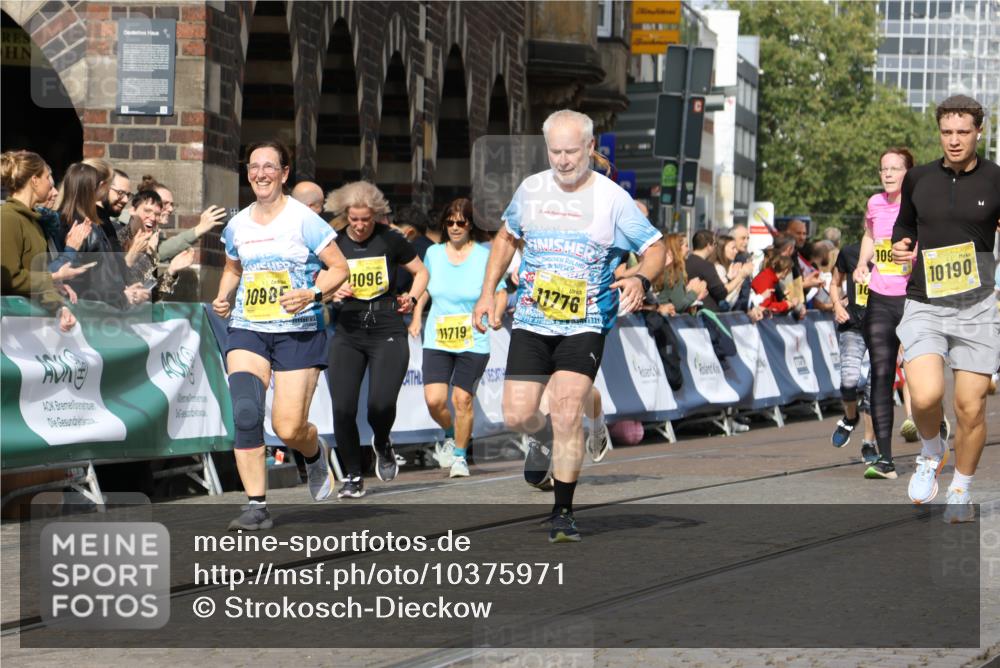 13.09.2026 - 21. swb-Marathon Bremen Strokosch-Dieckow http://msf.ph/oto/10375971 13.09.2026 11:02:51 Ziel 10153, 10154, 10273, 10274, 10278, 10338, 10738, 10885, 11137, 11261, 11505, 11508, 11526, 11554, 11662, 11890, 11945, 12154, 12169, 12252, 12429, 12489, 10185, 10715, 10731, 11095, 11313, 11697, 12421, 12432, 12448, 12465, 12483 meine-sportfotos.de