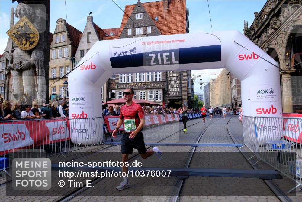 13.09.2026 - 21. swb-Marathon Bremen Tim E. http://msf.ph/oto/10376007 13.09.2026 13:12:19 Ziel 493, 826, 863, 2444, 2447, 2820, 3336, 3703, 4283, 4368, 4698, 5521, 5893, 5940, 6739, 7621, 9398 meine-sportfotos.de