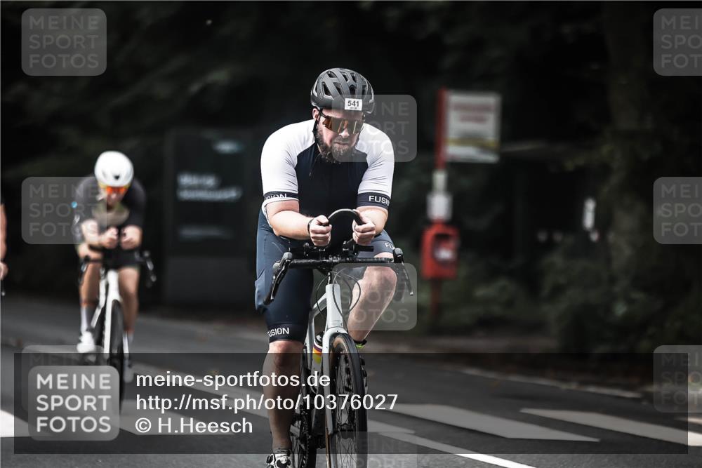 13.09.2026 - Stadtparktriathlon H.Heesch http://msf.ph/oto/10376027 13.09.2026 10:57:26 Radfahren 404, 534, 536, 541, 563 meine-sportfotos.de