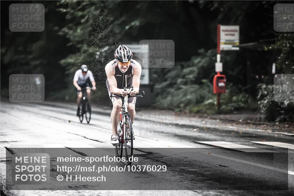 13.09.2026 - Stadtparktriathlon H.Heesch http://msf.ph/oto/10376029 13.09.2026 12:15:33 Radfahren 832, 966, 1011 meine-sportfotos.de