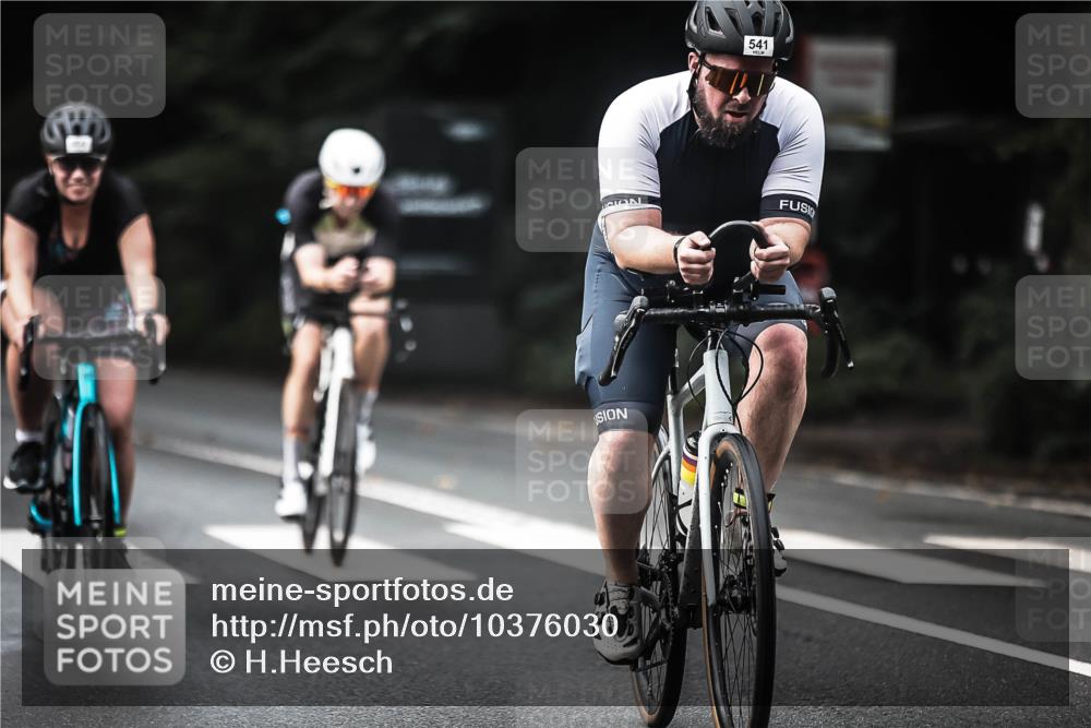 13.09.2026 - Stadtparktriathlon H.Heesch http://msf.ph/oto/10376030 13.09.2026 10:57:26 Radfahren 404, 534, 536, 541, 563 meine-sportfotos.de