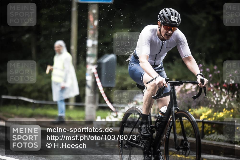 13.09.2026 - Stadtparktriathlon H.Heesch http://msf.ph/oto/10376073 13.09.2026 12:15:36 Radfahren 832, 966, 1011 meine-sportfotos.de