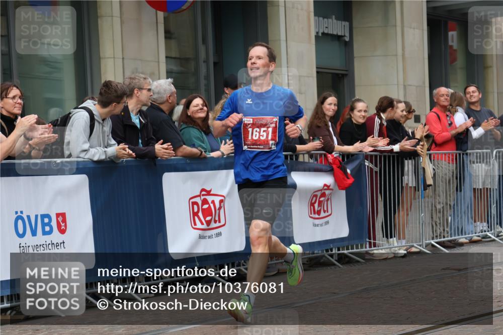 13.09.2026 - 21. swb-Marathon Bremen Strokosch-Dieckow http://msf.ph/oto/10376081 13.09.2026 12:29:31 Ziel 821, 1651 meine-sportfotos.de