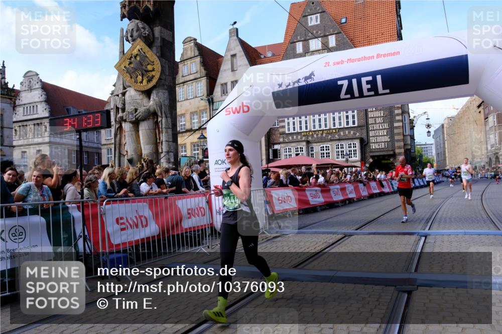 13.09.2026 - 21. swb-Marathon Bremen Tim E. http://msf.ph/oto/10376093 13.09.2026 13:12:22 Ziel 493, 863, 2444, 2447, 2820, 3336, 3703, 4283, 4698, 5521, 5893, 5940, 6107, 6739, 7621, 13013 meine-sportfotos.de