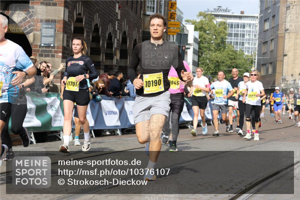 13.09.2026 - 21. swb-Marathon Bremen Strokosch-Dieckow http://msf.ph/oto/10376107 13.09.2026 11:02:53 Ziel 10273, 10278, 11137, 11261, 11508, 11526, 11554, 11662, 11890, 11945, 12154, 12169, 12252, 12429, 12451, 12489, 10185, 10528, 10598, 10715, 10727, 10731, 11070, 11095, 11313, 11676, 11697, 11836, 12214, 12421, 12432, 12448, 12483 meine-sportfotos.de