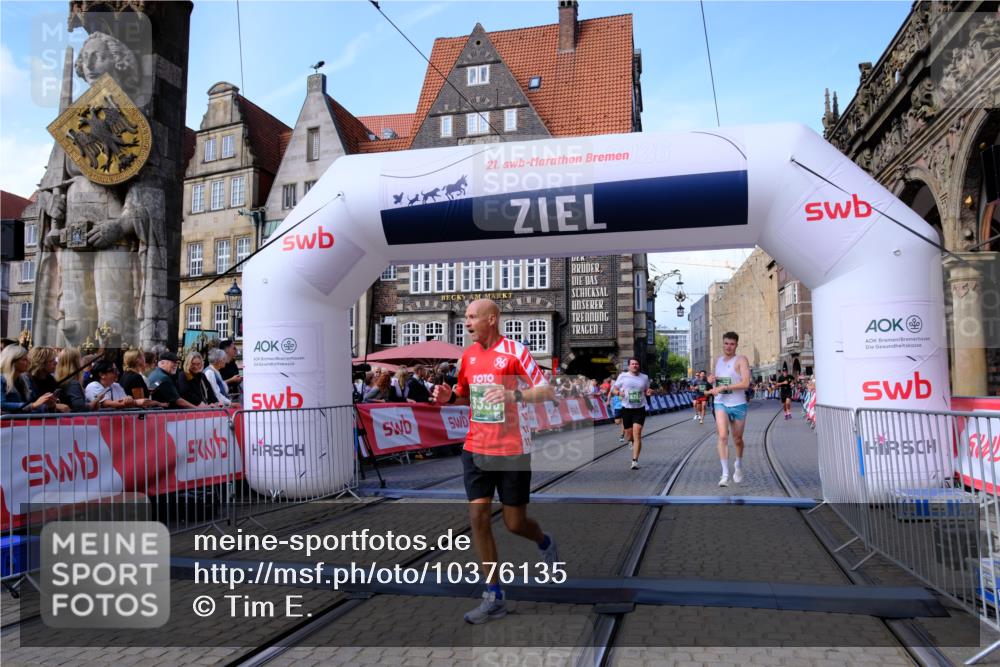 13.09.2026 - 21. swb-Marathon Bremen Tim E. http://msf.ph/oto/10376135 13.09.2026 13:12:24 Ziel 493, 2444, 2447, 2820, 3336, 3703, 4283, 4698, 5940, 6107, 6739, 7521, 7621, 13013 meine-sportfotos.de