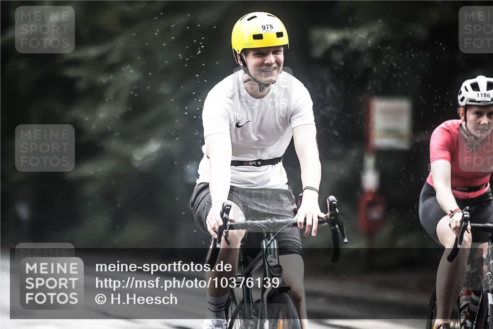 13.09.2026 - Stadtparktriathlon H.Heesch http://msf.ph/oto/10376139 13.09.2026 12:16:34 Radfahren 878, 978, 1031, 1052, 1058, 1186 meine-sportfotos.de