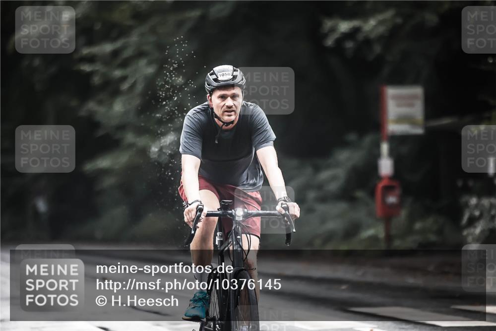 13.09.2026 - Stadtparktriathlon H.Heesch http://msf.ph/oto/10376145 13.09.2026 12:16:38 Radfahren 978, 1058, 1186 meine-sportfotos.de