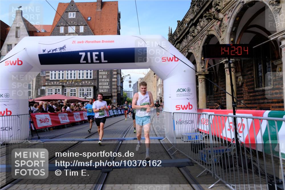 13.09.2026 - 21. swb-Marathon Bremen Tim E. http://msf.ph/oto/10376162 13.09.2026 13:12:26 Ziel 493, 2444, 2447, 2820, 3336, 3362, 3703, 3830, 4283, 4698, 5940, 6107, 6739, 7521, 7621, 13013 meine-sportfotos.de