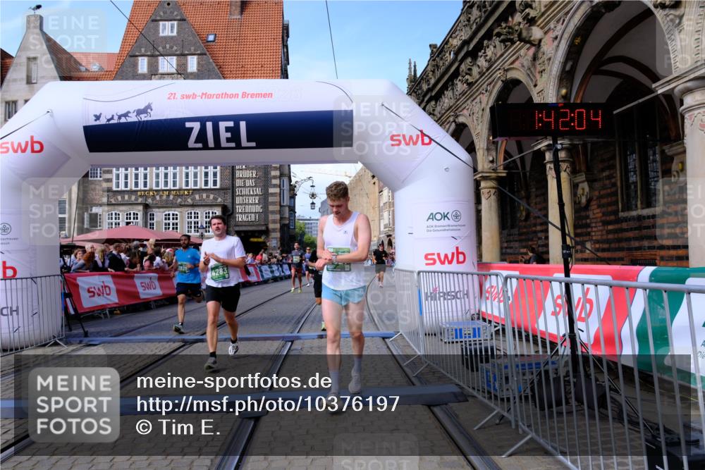 13.09.2026 - 21. swb-Marathon Bremen Tim E. http://msf.ph/oto/10376197 13.09.2026 13:12:26 Ziel 493, 2444, 2447, 2820, 3336, 3362, 3703, 3830, 4283, 4698, 5940, 6107, 6739, 7521, 7621, 13013 meine-sportfotos.de