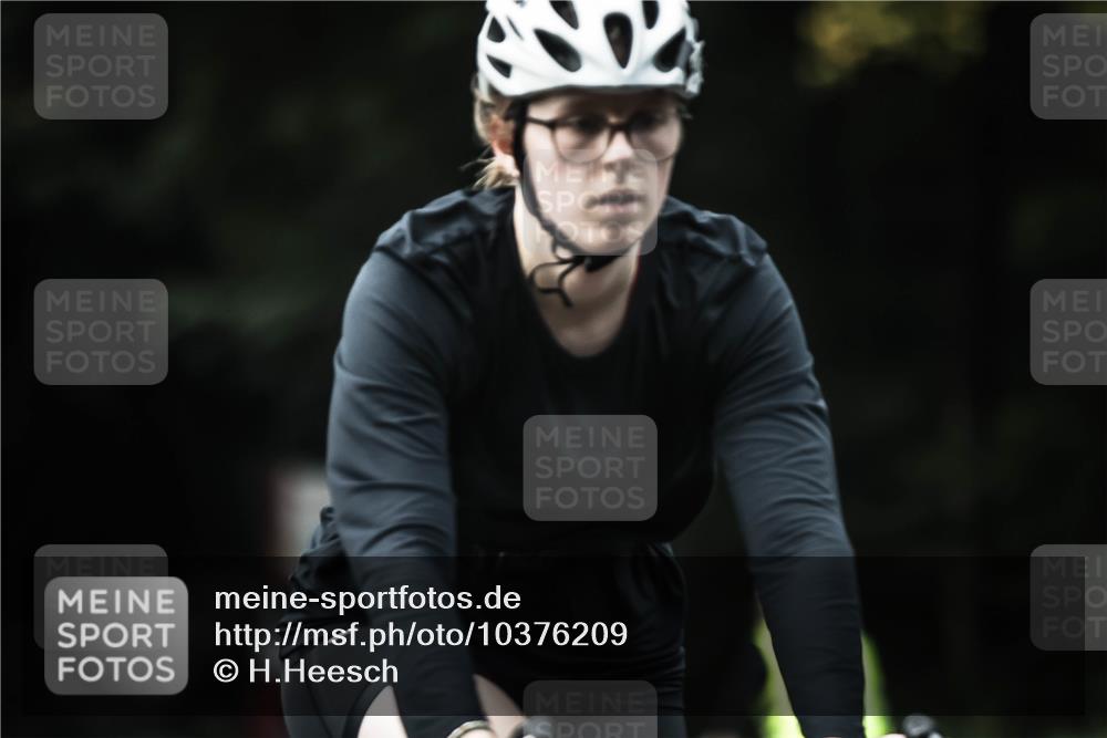 13.09.2026 - Stadtparktriathlon H.Heesch http://msf.ph/oto/10376209 13.09.2026 10:57:40 Radfahren 400, 476, 512, 554, 560, 619 meine-sportfotos.de