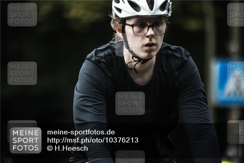 13.09.2026 - Stadtparktriathlon H.Heesch http://msf.ph/oto/10376213 13.09.2026 10:57:40 Radfahren 400, 476, 512, 554, 560, 619 meine-sportfotos.de