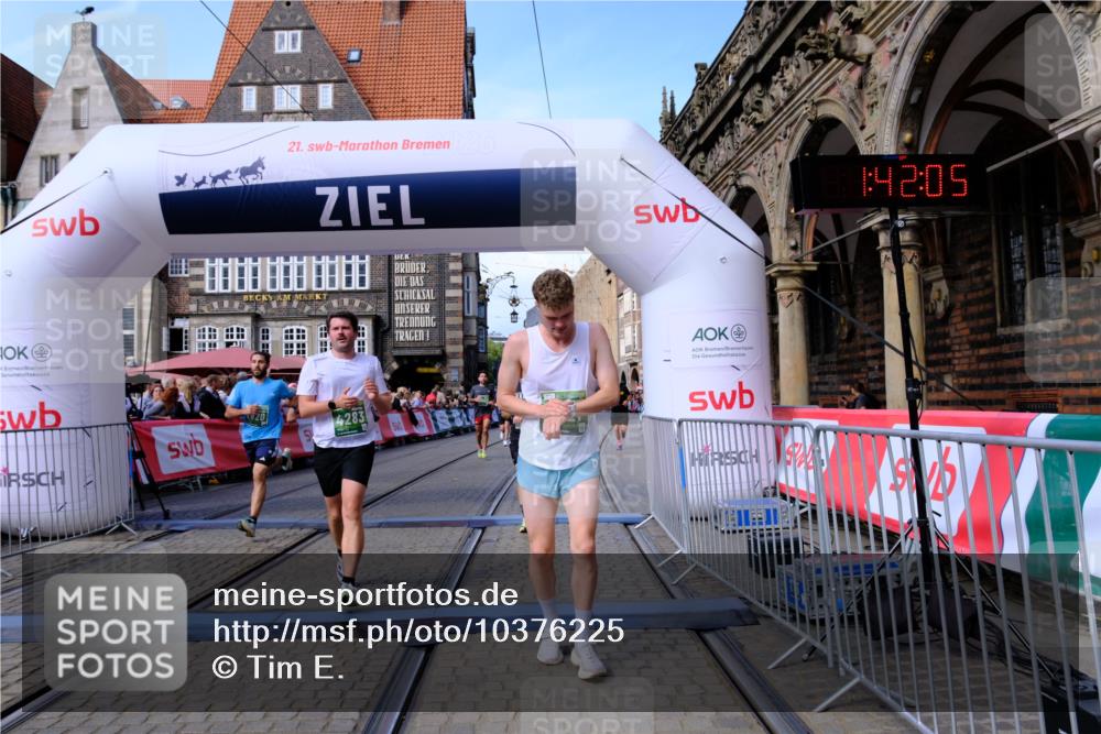 13.09.2026 - 21. swb-Marathon Bremen Tim E. http://msf.ph/oto/10376225 13.09.2026 13:12:26 Ziel 493, 2444, 2447, 2820, 3336, 3362, 3703, 3830, 4283, 4698, 5940, 6107, 6739, 7521, 7621, 13013 meine-sportfotos.de
