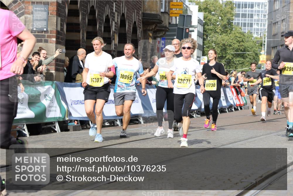 13.09.2026 - 21. swb-Marathon Bremen Strokosch-Dieckow http://msf.ph/oto/10376235 13.09.2026 11:02:56 Ziel 10190, 10945, 10985, 11096, 11137, 11261, 11508, 11526, 11554, 11662, 11701, 11776, 11890, 11945, 12154, 12169, 12252, 12429, 12451, 12489, 10185, 10195, 10528, 10531, 10598, 10715, 10727, 10731, 10959, 11070, 11095, 11313, 11493, 11676, 11836, 12214, 12421, 12432, 12448, 12483 meine-sportfotos.de