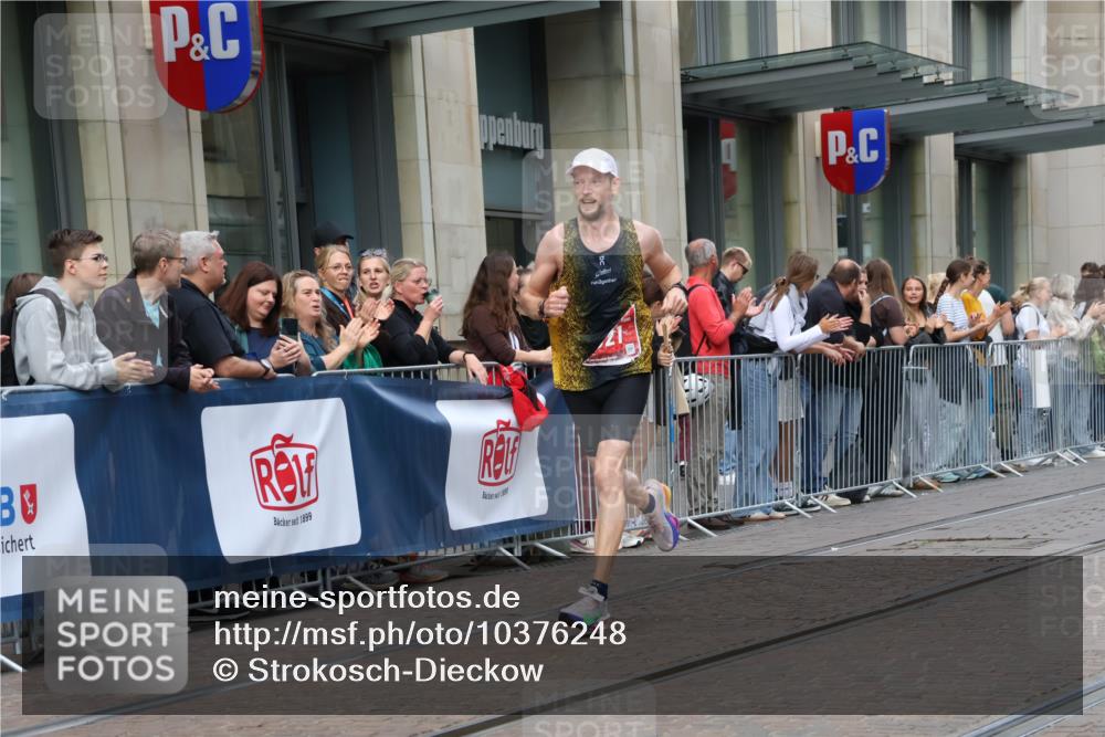 13.09.2026 - 21. swb-Marathon Bremen Strokosch-Dieckow http://msf.ph/oto/10376248 13.09.2026 12:29:49 Ziel 821 meine-sportfotos.de