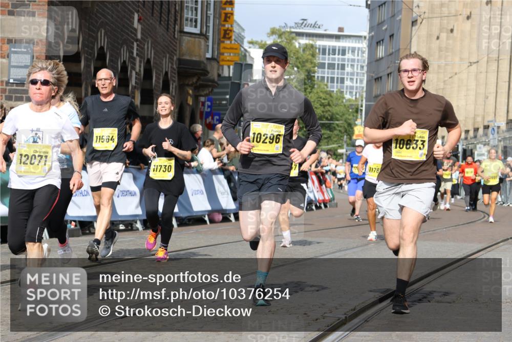 13.09.2026 - 21. swb-Marathon Bremen Strokosch-Dieckow http://msf.ph/oto/10376254 13.09.2026 11:02:58 Ziel 10190, 10296, 10633, 10783, 10945, 10985, 11096, 11137, 11261, 11508, 11526, 11554, 11662, 11701, 11719, 11776, 11890, 11945, 12154, 12169, 12252, 12429, 12451, 12489, 10185, 10195, 10528, 10531, 10598, 10715, 10727, 10959, 11070, 11095, 11493, 11676, 11836, 12214, 12421, 12432, 12483 meine-sportfotos.de