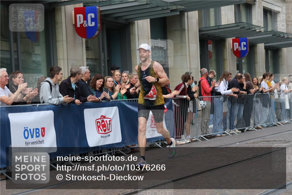 13.09.2026 - 21. swb-Marathon Bremen Strokosch-Dieckow http://msf.ph/oto/10376266 13.09.2026 12:29:49 Ziel 821 meine-sportfotos.de