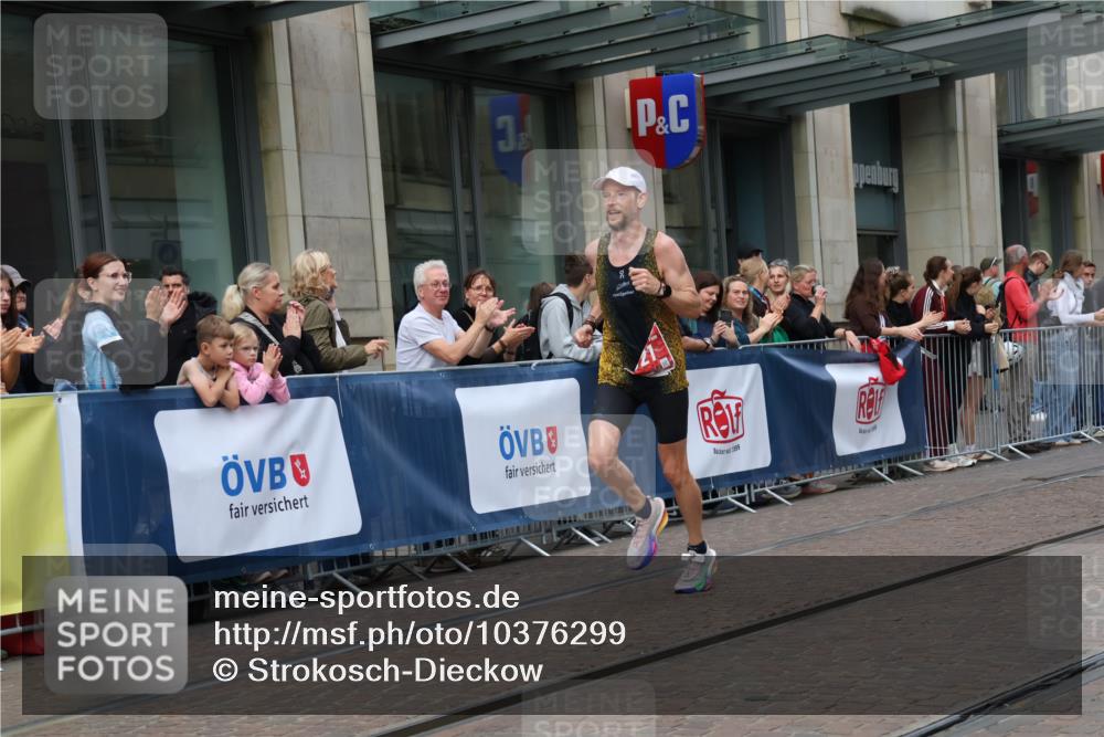 13.09.2026 - 21. swb-Marathon Bremen Strokosch-Dieckow http://msf.ph/oto/10376299 13.09.2026 12:29:50 Ziel 821 meine-sportfotos.de