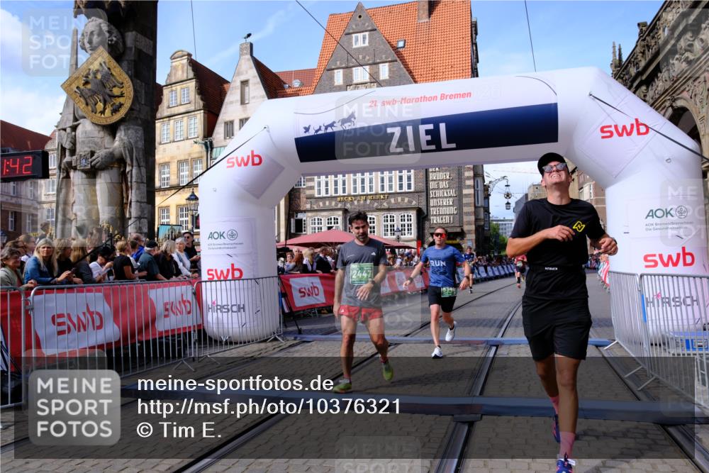 13.09.2026 - 21. swb-Marathon Bremen Tim E. http://msf.ph/oto/10376321 13.09.2026 13:12:31 Ziel 2447, 2820, 3362, 3703, 3830, 4283, 5940, 6107, 6739, 7328, 7521, 7621, 8981, 13013 meine-sportfotos.de