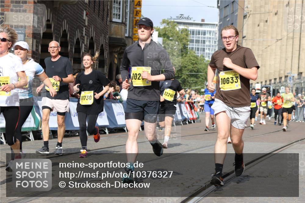 13.09.2026 - 21. swb-Marathon Bremen Strokosch-Dieckow http://msf.ph/oto/10376327 13.09.2026 11:02:58 Ziel 10190, 10296, 10633, 10783, 10945, 10985, 11096, 11137, 11261, 11508, 11526, 11554, 11662, 11701, 11719, 11776, 11890, 11945, 12154, 12169, 12252, 12429, 12451, 12489, 10185, 10195, 10528, 10531, 10598, 10715, 10727, 10959, 11070, 11095, 11493, 11676, 11836, 12214, 12421, 12432, 12483 meine-sportfotos.de